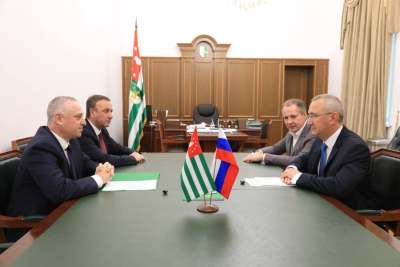 President of Abkhazia Badra Gunba received Governor of Kaluga Oblast Vladislav Shapsha