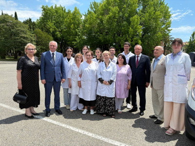 Передача спецтехники от Правительства Санкт-Петербурга городу Сухум прошла с участием Президента Абхазии Бадры Гунба и Губернатора Санкт-Петербурга Александра Беглова