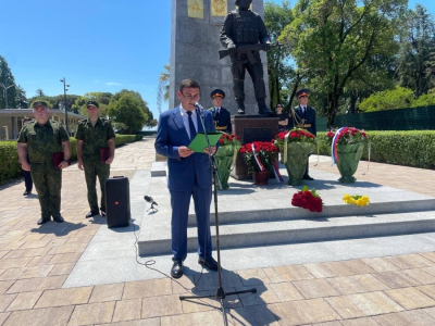 On June 21, a solemn ceremony of laying flowers at the monument to Russian peacekeepers was held on the occasion of the Day of the Russian Peacekeeper in Abkhazia. The commemorative event was attended by Vice President Beslan Bigvava.